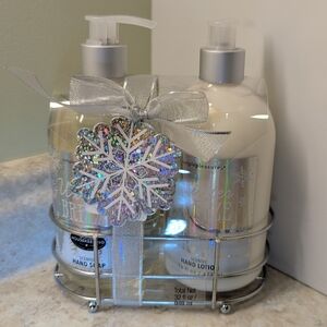 Simple Pleasures 🧴❄️🧼 WINTER BREEZE 🧼❄️🧴 Gift Set